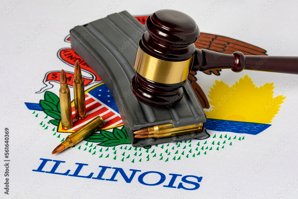 Assault weapon high-capacity magazine with gavel and Illinois state flag. Semi-automatic rifle ban, gun control law and crime concept. - obrazy, fototapety, plakaty 