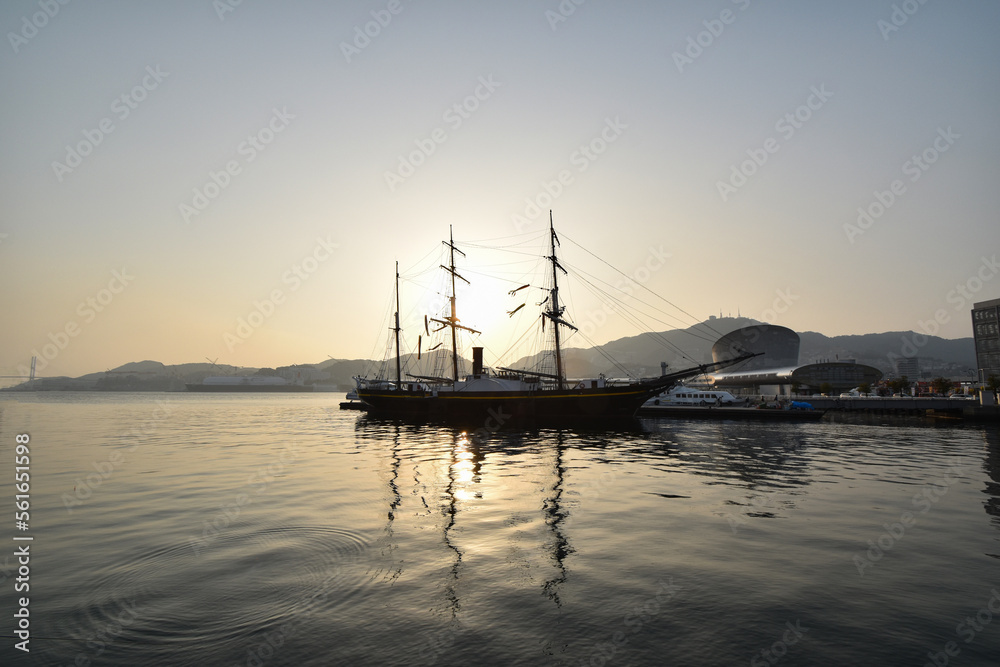 長崎の帆船、観光丸に沈む夕日