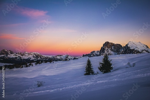 paisaje de montañas nevadas © rafael