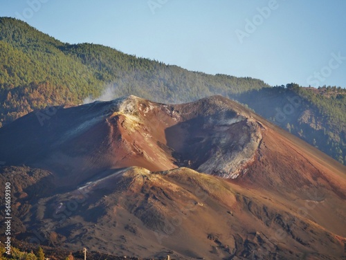 Gase steigen aus dem neuen Vulkan Tajogaite aus