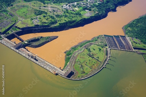 Itaipu powerplant. Hydroelectric. View of airplane. Foz do Iguaçu. Ciudad del Este. Brasil e Paraguai. Brazil and Paraguay.