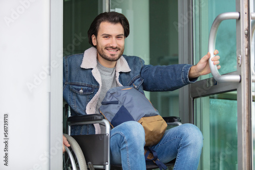 Εκτύπωση καμβά a disabled man on wheelchair exiting a building