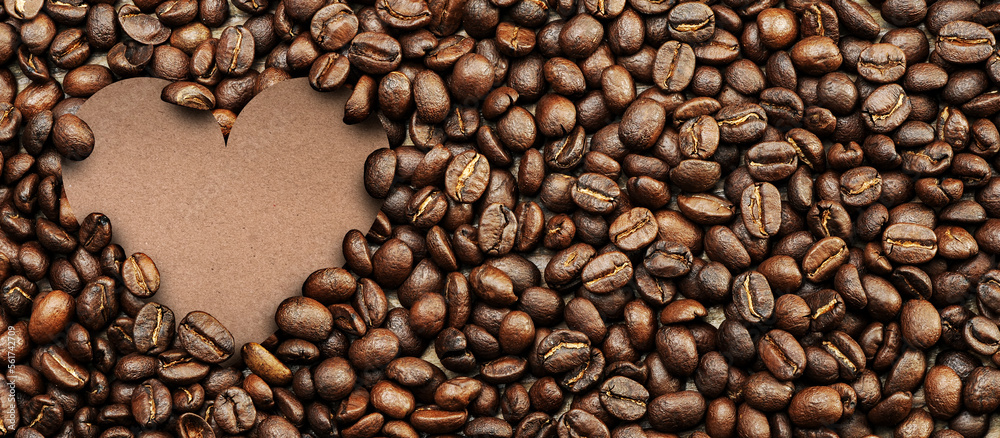 Obraz premium Coffee beans and heart shape with copy space