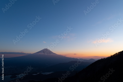 夕暮れの富士山 © rai