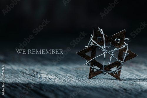 Print op canvas text we remember and an old star of david