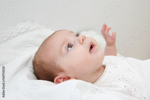 Taufbaby fasziniert