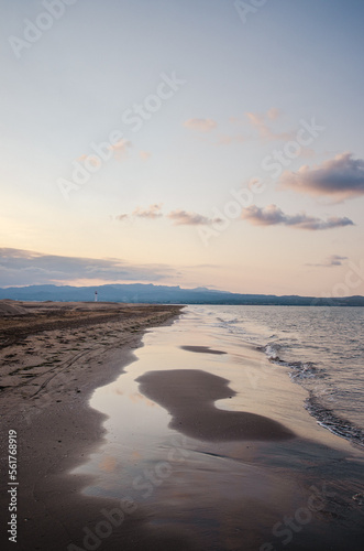 The Fangar lighthouse is a luminous tower that indicates to the ships the proximity of the Fangar tip. It can also be seen from a good part of the Ebro delta.