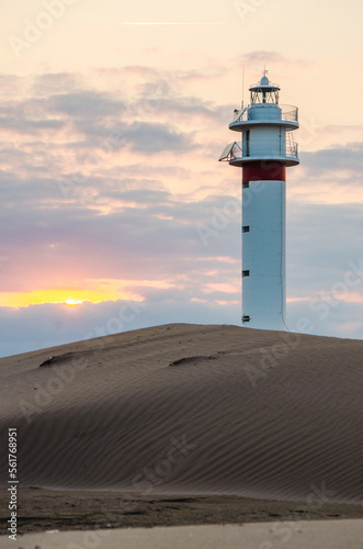 The Fangar lighthouse is a luminous tower that indicates to the ships the proximity of the Fangar tip. It can also be seen from a good part of the Ebro delta.