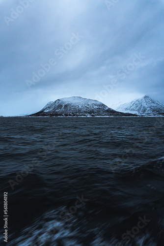 Monta  a en el   rtico  Troms  
