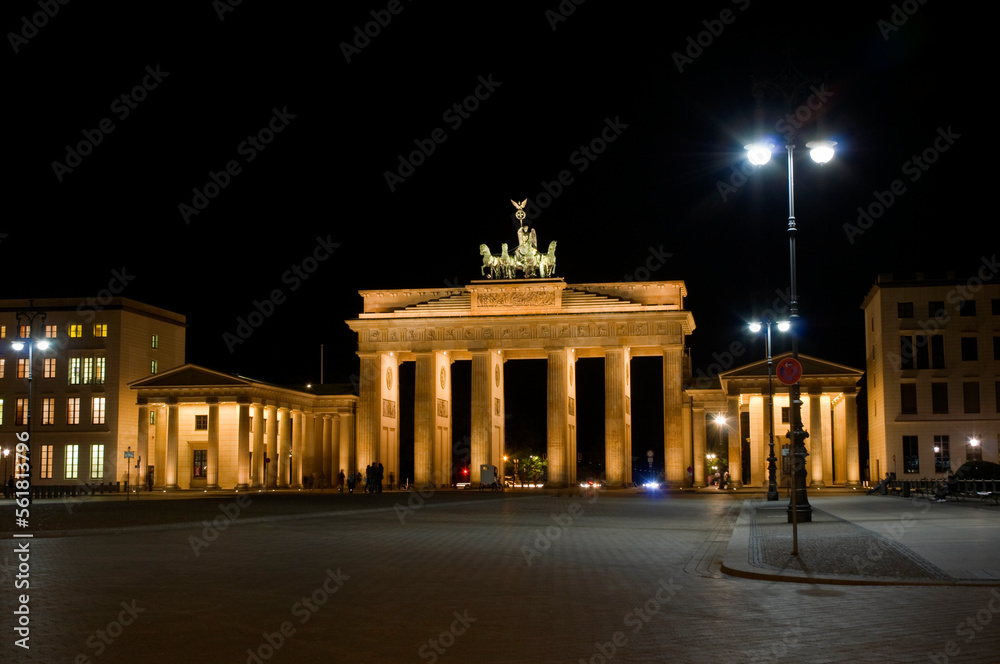 Obraz premium The Brandenburg gate, Berlin, at night
