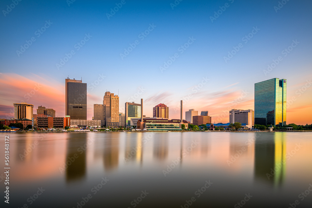 Toledo, Ohio, USA Downtown Skyline on the Maumee River - obrazy, fototapety, plakaty 