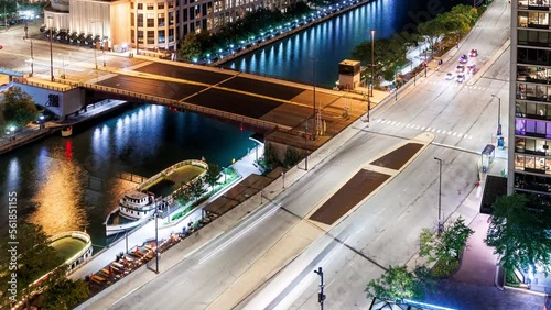 Time-lapse of Chicago traffic along the Chicago River photo