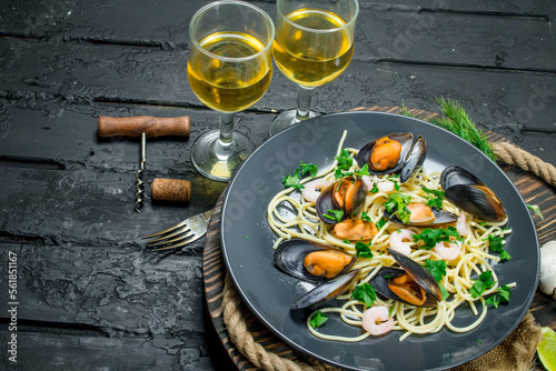 Mediterranean food. Seafood spaghetti with clams and white wine.