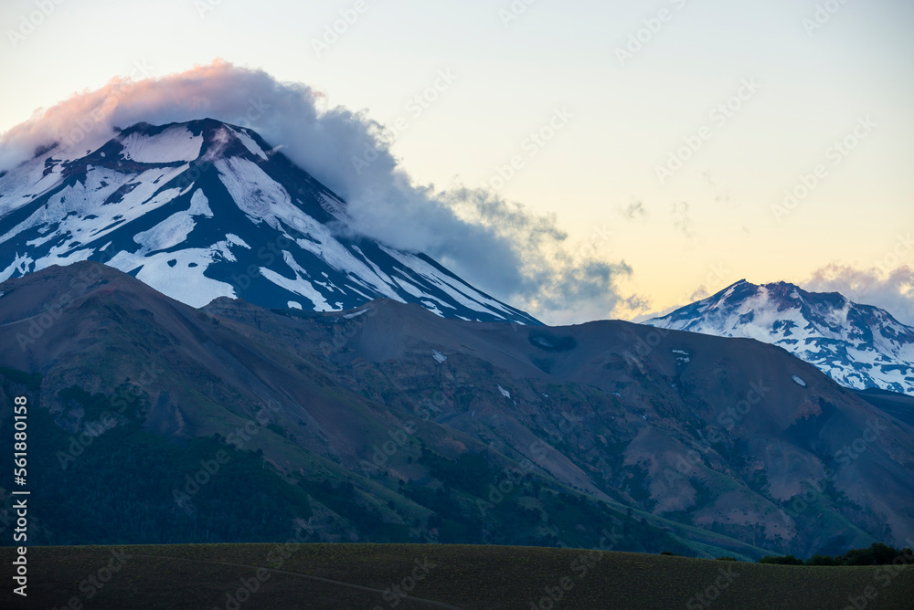 Fototapeta premium sur de chile, volcanes de chile, montaña, nieve, montagna, cielo, paisaje, de invierno, alpes, naturaleza, pico, panorama, hielo, suiza, glaciar, roca, esquiar, alpino, impresiones, viajando, blanco