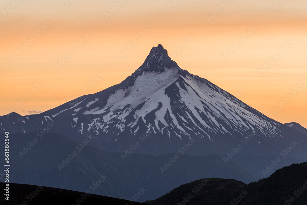 Fototapeta premium sur de chile, volcanes de chile, montaña, nieve, montagna, cielo, paisaje, de invierno, alpes, naturaleza, pico, panorama, hielo, suiza, glaciar, roca, esquiar, alpino, impresiones, viajando, blanco