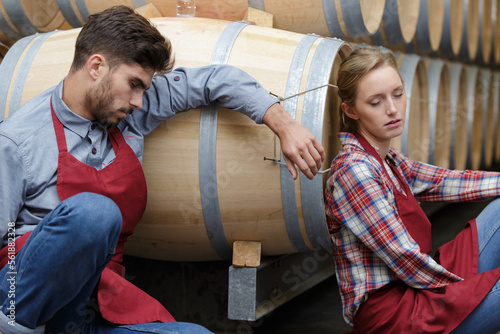 Fotografie male and female workers asleep in wine cellar