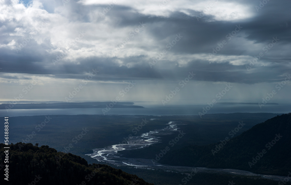 rio lejano, atardecer desde la montaña, nubes tormentosas, cielo, mar, oceáno, acuático, nube, nube, naturaleza, paisaje, atardecer, lago, costa, vista del mar, horizonte, viajando, playa, verano, nub