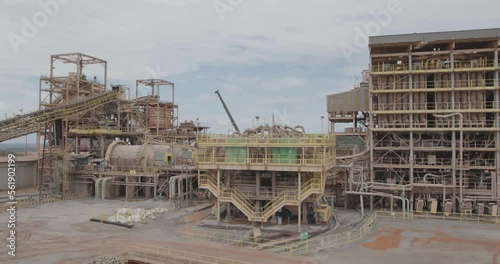 Ore beneficiation building