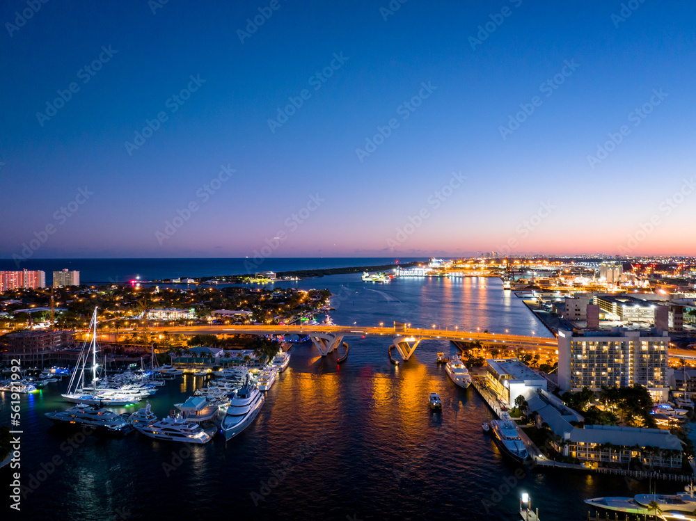 Naklejka premium Aerial photo 17th Street Causeway Bridge Fort Lauderdale at night