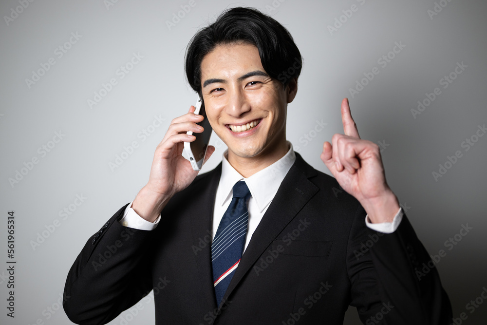 中途採用使えそうなカッコイイサラリーマンのイメージ no1を目指そう スマホ付き 中途採用使えそうなカッコイイサラリーマンのイメージ no1を目指そう スマホ付き