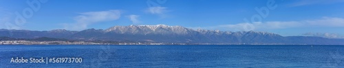 琵琶湖と雪の比良山のパノラマ情景＠滋賀