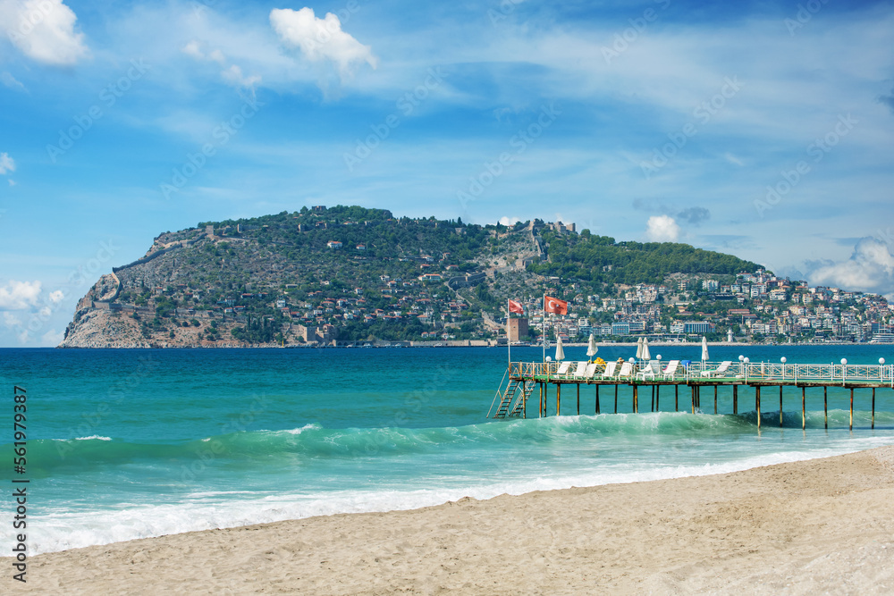 Obraz premium Beautiful view of sea beach in Alanya, Turkey. Famous tourist destination in Turkey.