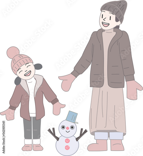 冬の服装をしニット帽をかぶった母と娘が一緒にかわいい雪だるまを作って楽しく遊んでいる
