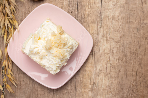 Sliced delicious vanilla cake on wooden background © mangolovemom