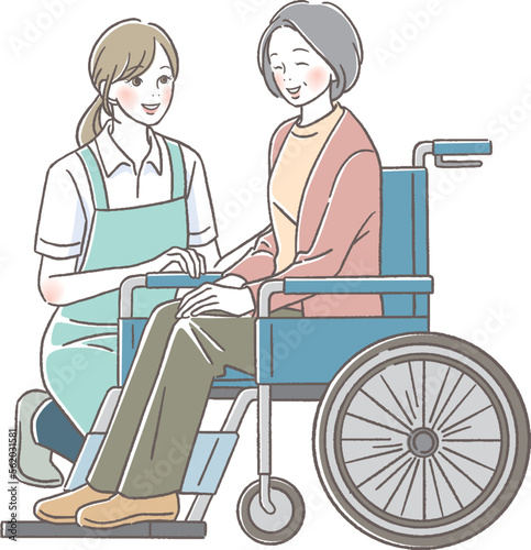 車椅子に乗るシニア女性と微笑む介護士女性