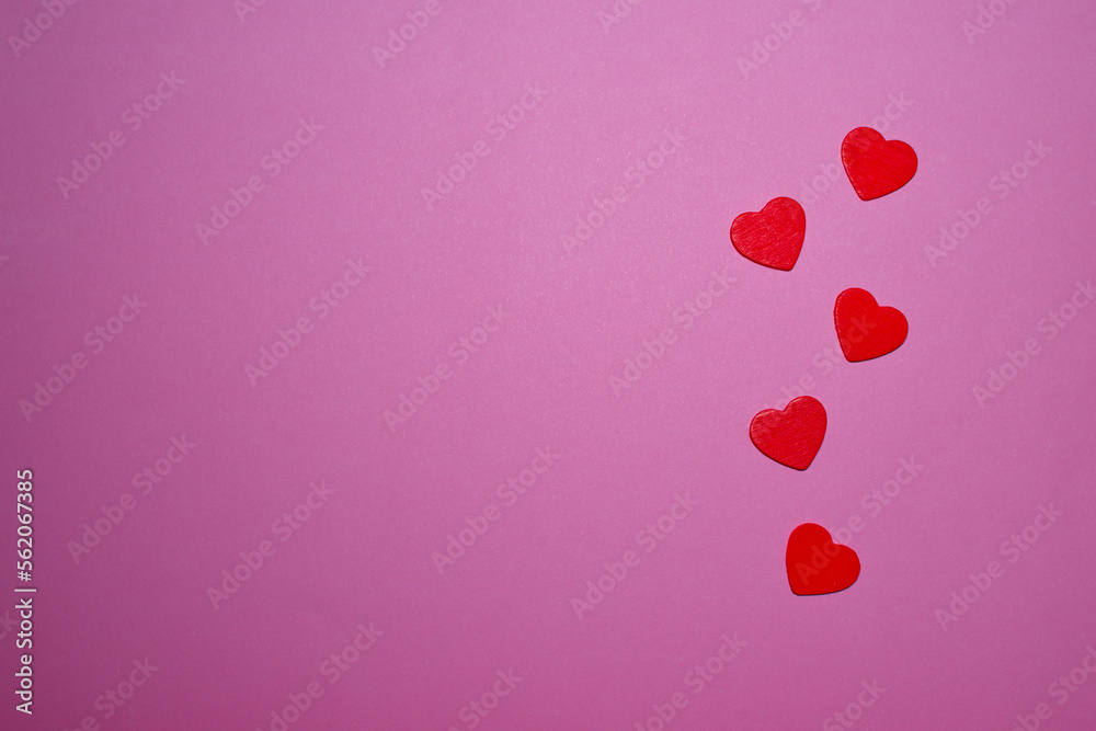 Imagen de corazones con fondo rosa