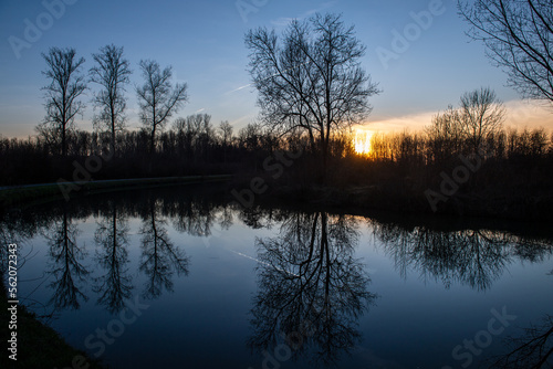 Sunset along the dender riiver on a winter evening.