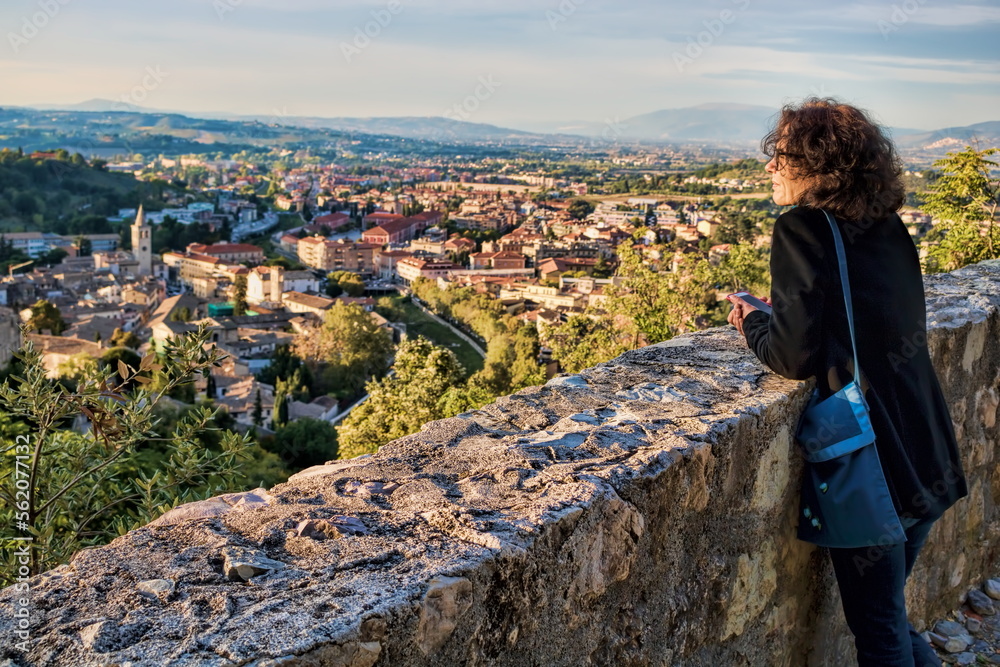 spoleto, italien - blick auf die altstadt
