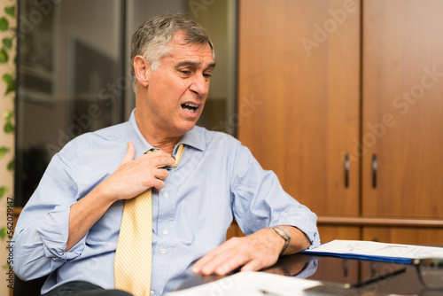 Obraz na plátně Businessman sweating in his office