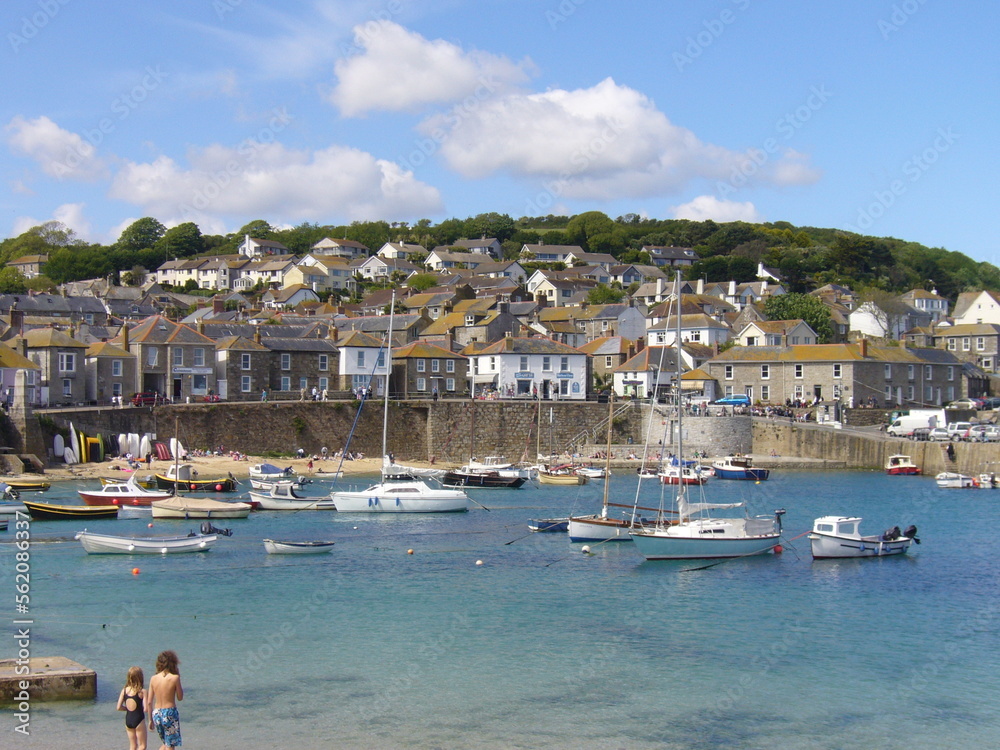 Malerisches Hafendorf Mousehole in Cornwall England