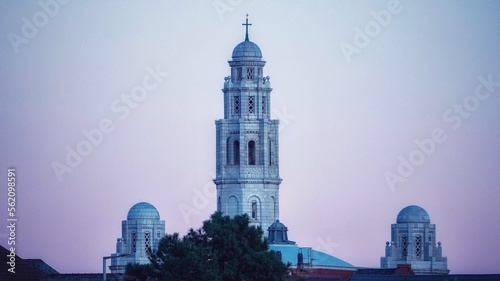 Billede på lærred White Marble Church Tower at Dusk