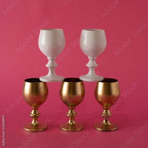 White or gold wine glasses are completely irrelevant as long as the drink is cold. It's time to party