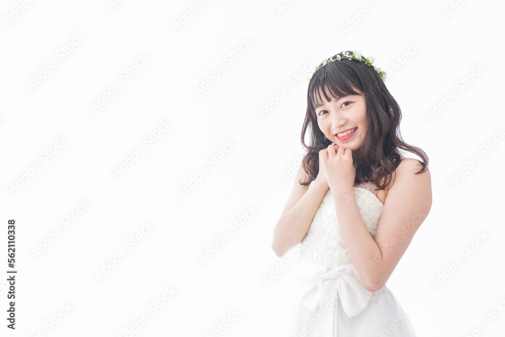 ドレスを着た笑顔の花嫁 ドレスを着た笑顔の花嫁