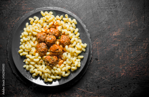 Pasta with meat balls on a plate.