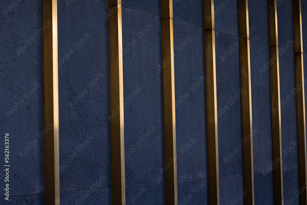 Fototapeta premium wall with golden stripes wall with gold accents