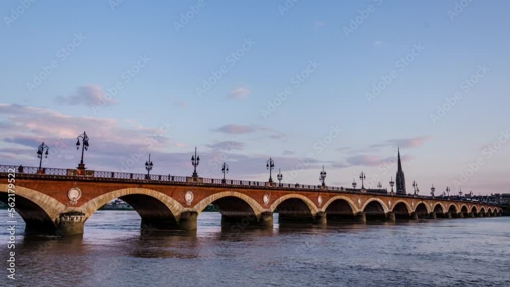 Timelapse jour nuit pont de pierre Bordeaux 4K