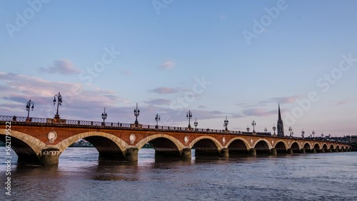 Timelapse jour nuit pont de pierre Bordeaux 4K