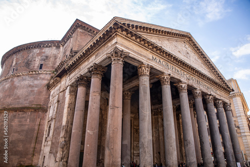 Roman Pantheon, ancient construction in the center of Rome, Columns and open dome