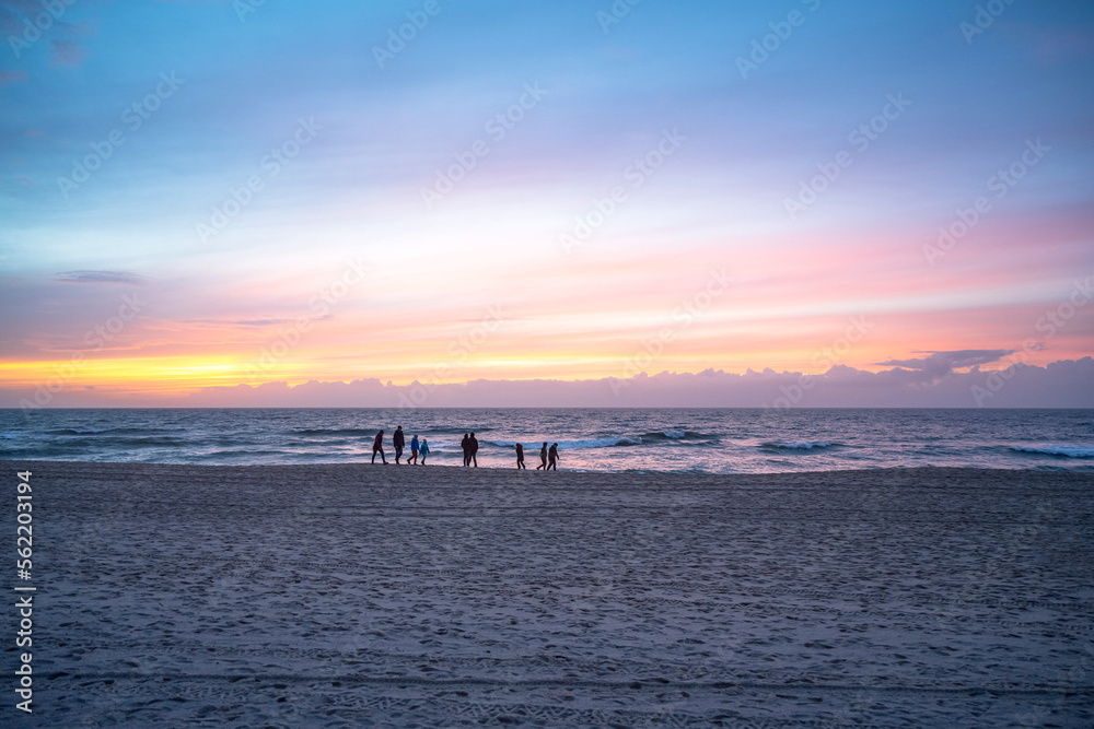 On the Beach / Sonnenuntergang ansehen...