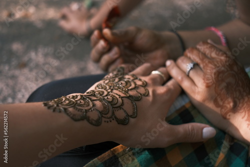 Henna hands