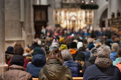 Billede på lærred crowd of people in the Church Münster Ingolstdt, Bayern Germany  mass, meeting,