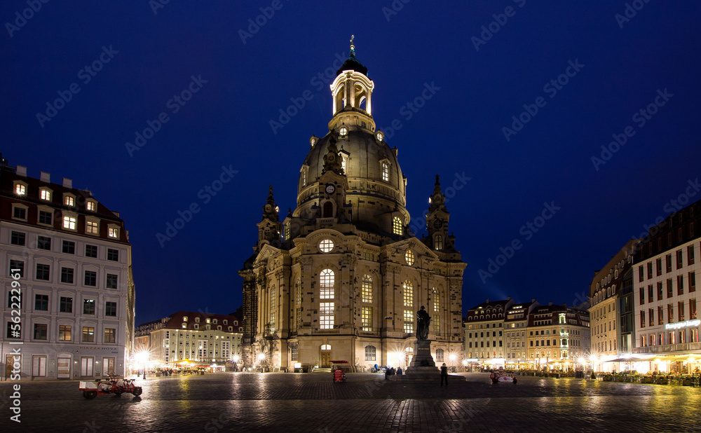 Dresden Basilica at night.