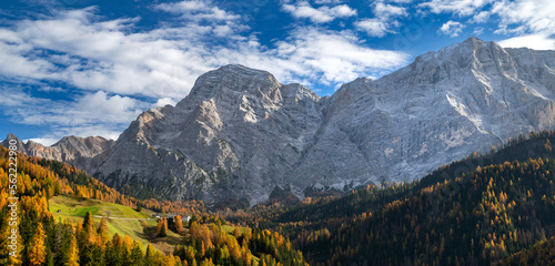 Beautiful autumn day in the mountains © Piotr Krzeslak