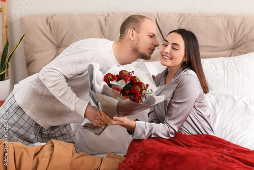 Romantic morning surprise w...