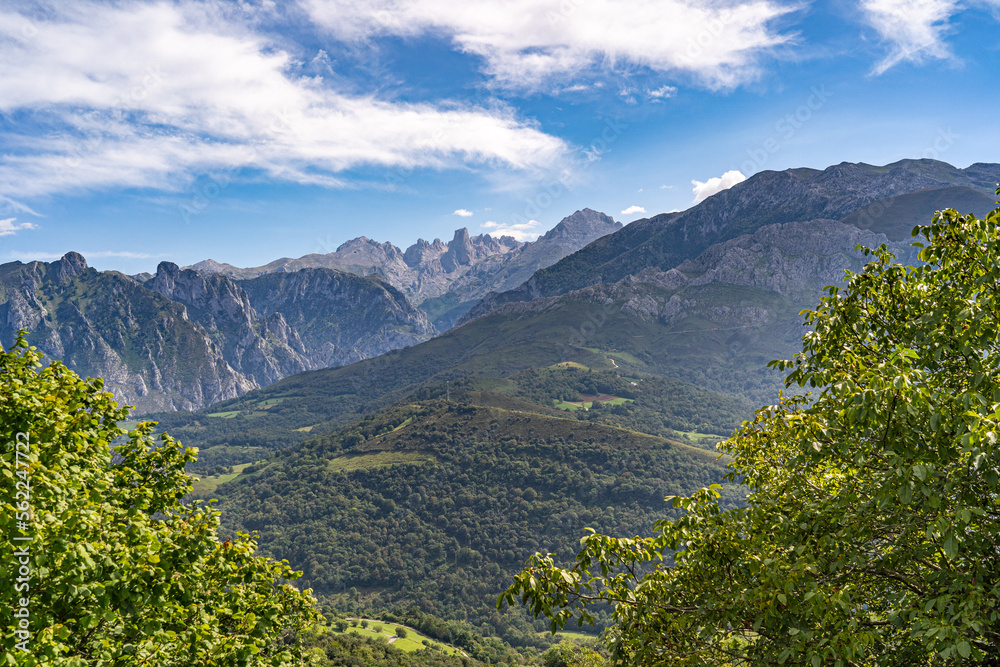 Fototapeta premium View of the Naranjo de Bulnes from the Udaondo Echevarria viewpoint