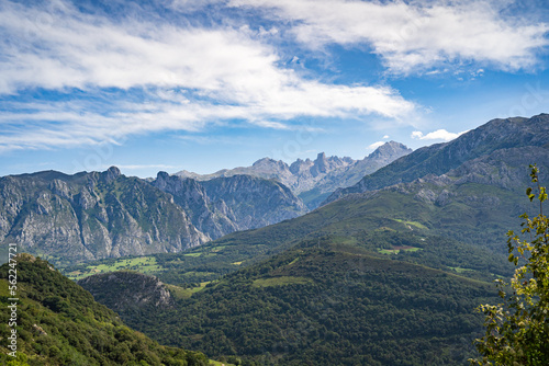 View of the Naranjo de Bulnes from the Udaondo Echevarria viewpoint © stbaus7